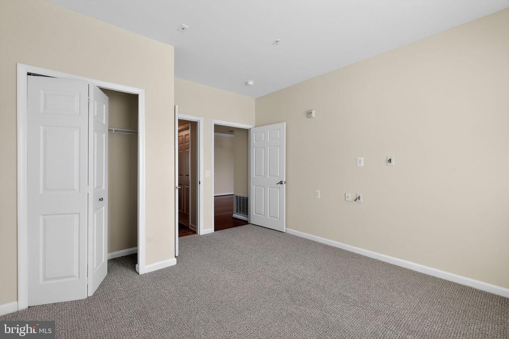1624 HARDWICK COURT 104