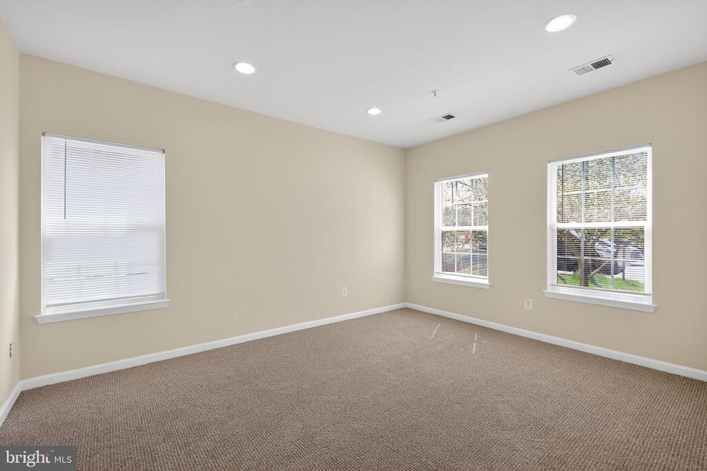1624 HARDWICK COURT 104