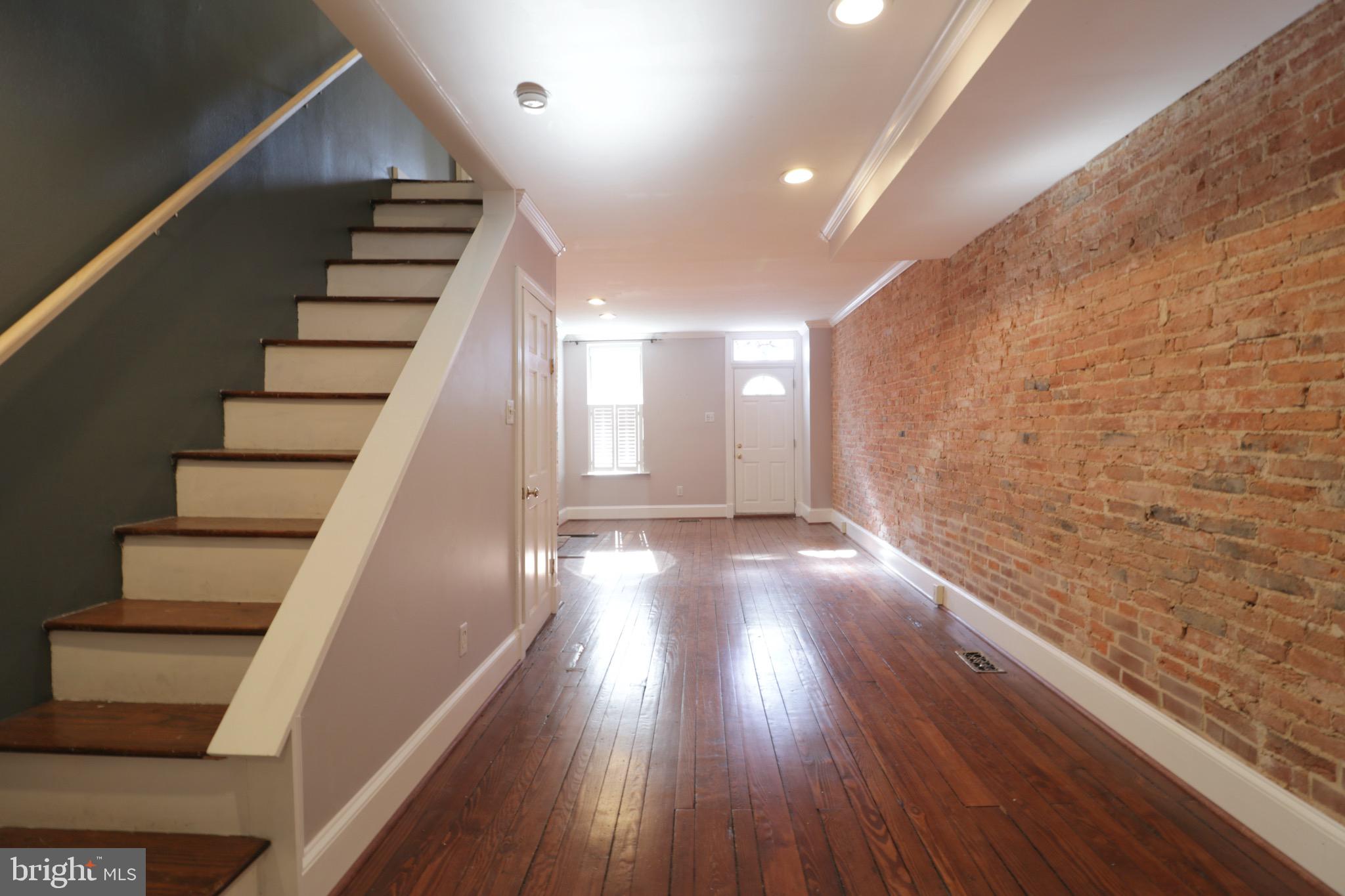 404 Sanders St