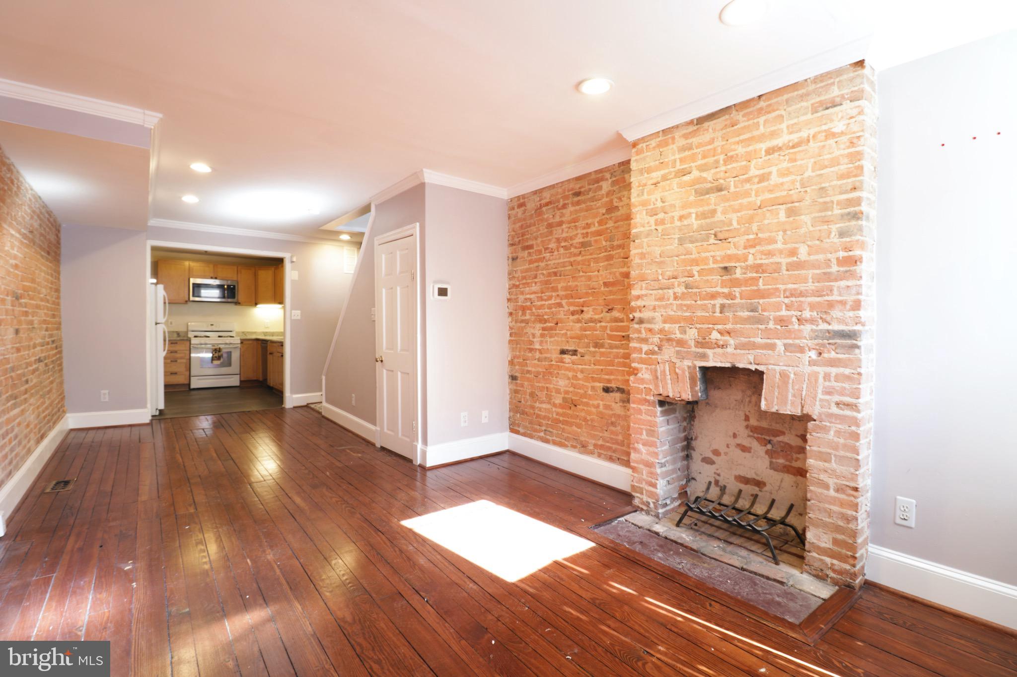 404 Sanders St