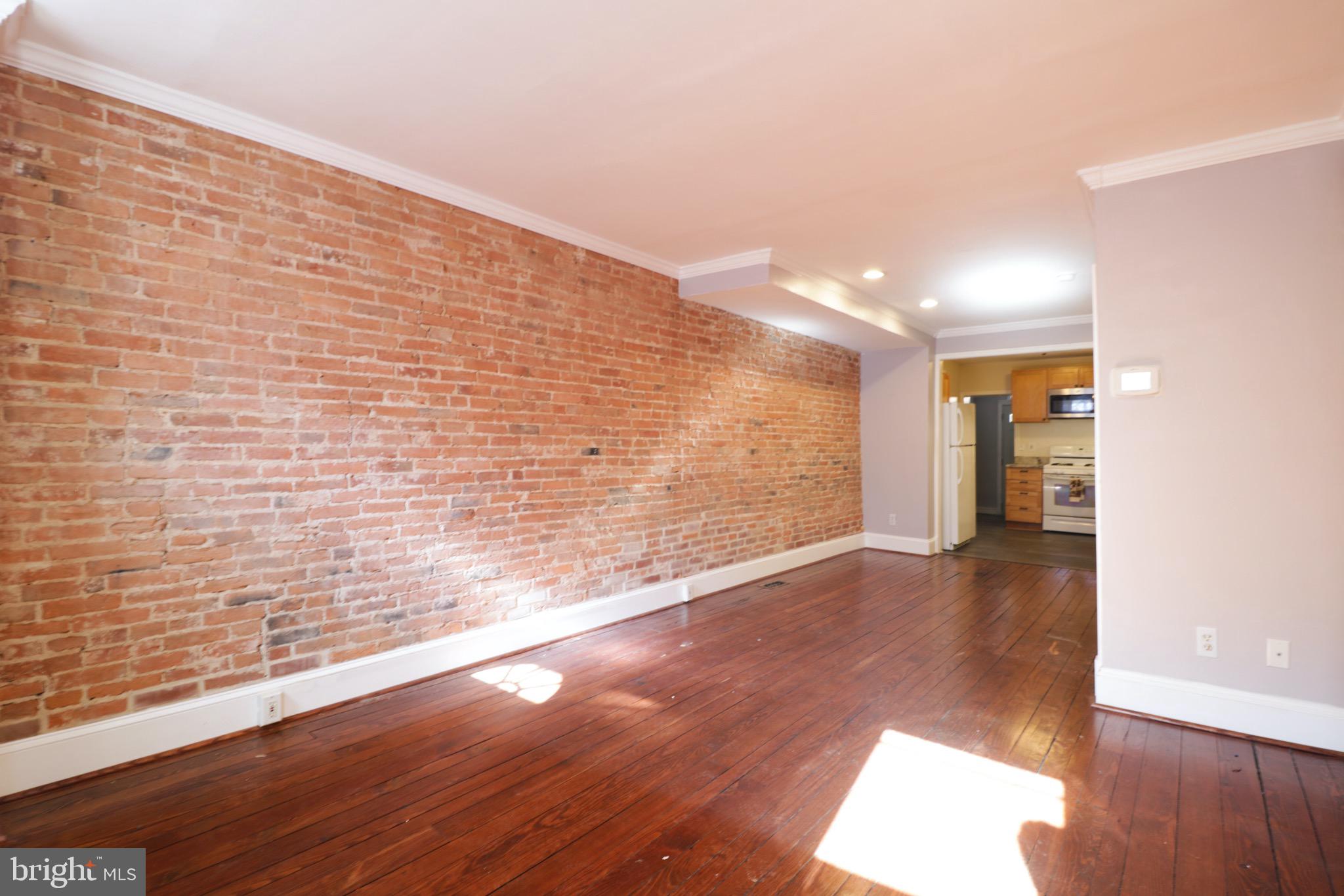 404 Sanders St