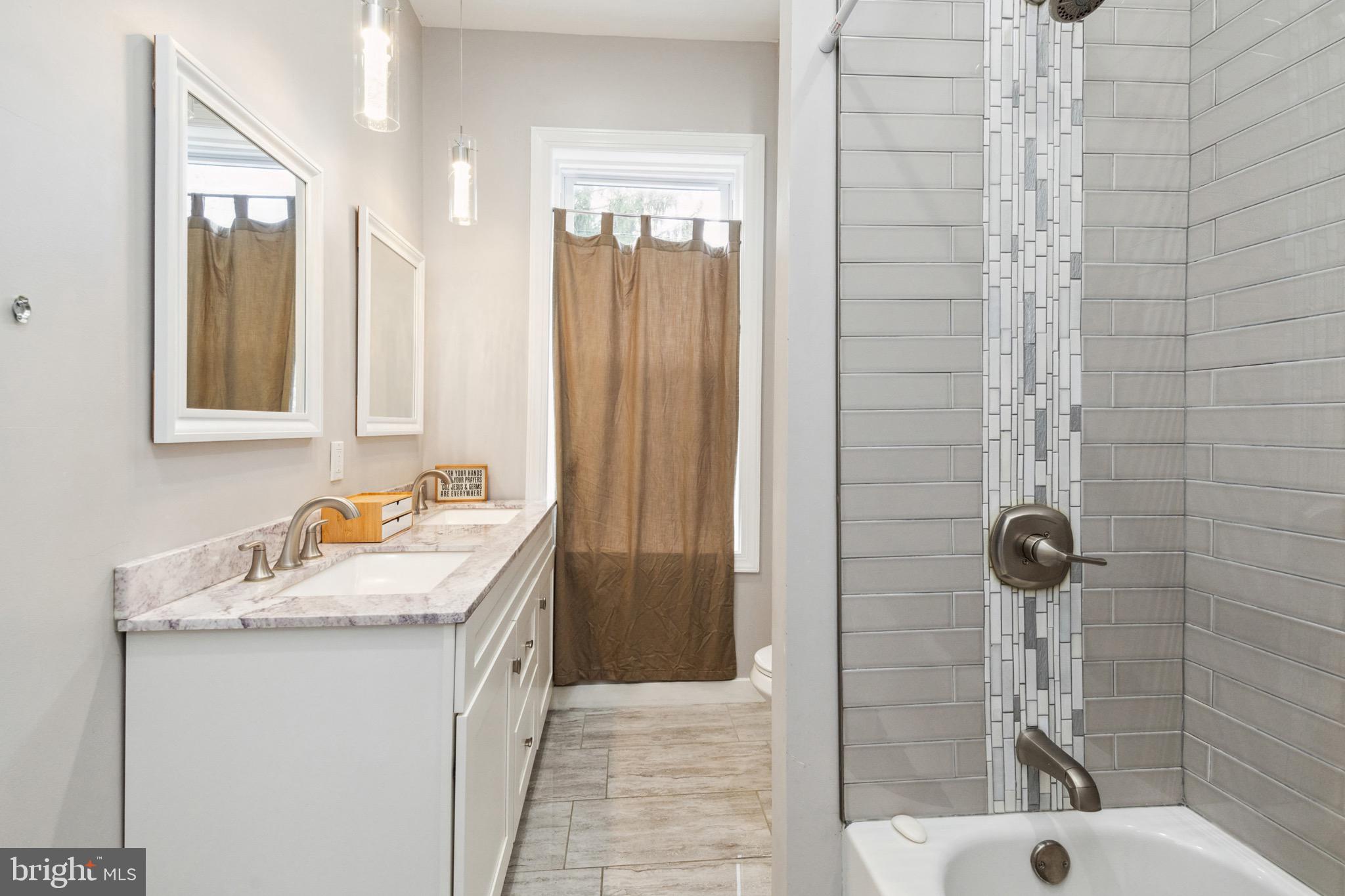 2103 Poplar Grove St