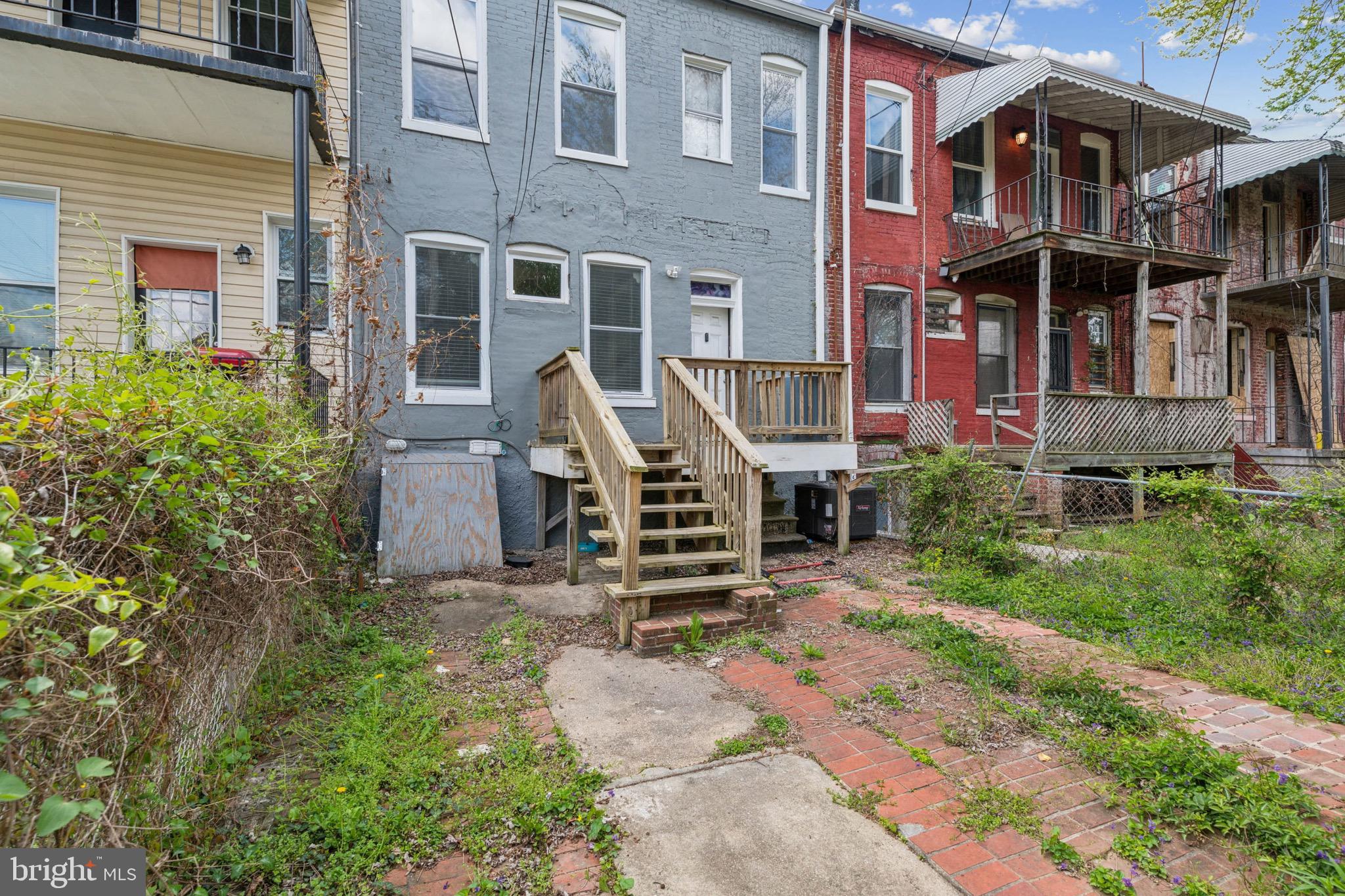 2103 Poplar Grove St