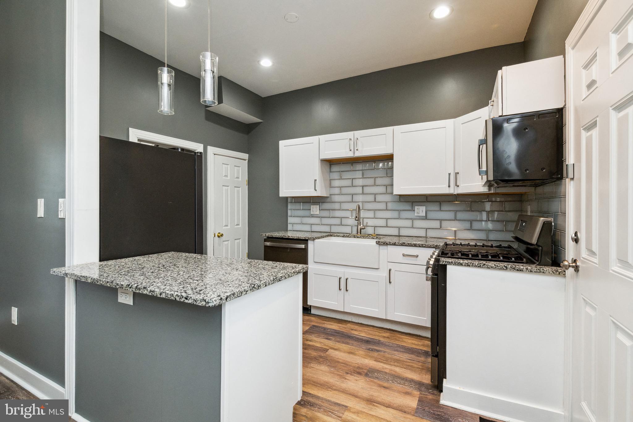 2103 Poplar Grove St