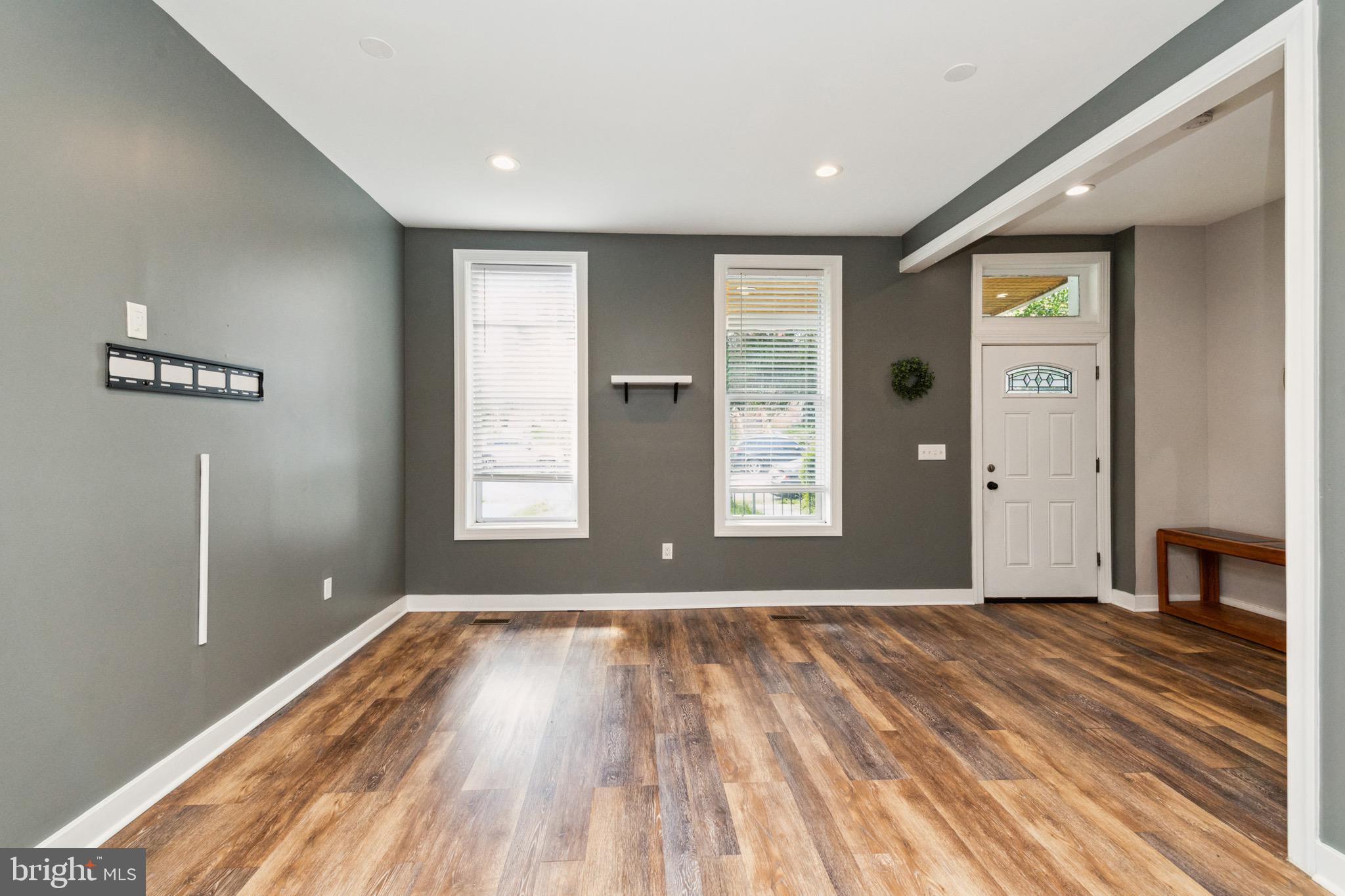 2103 Poplar Grove St