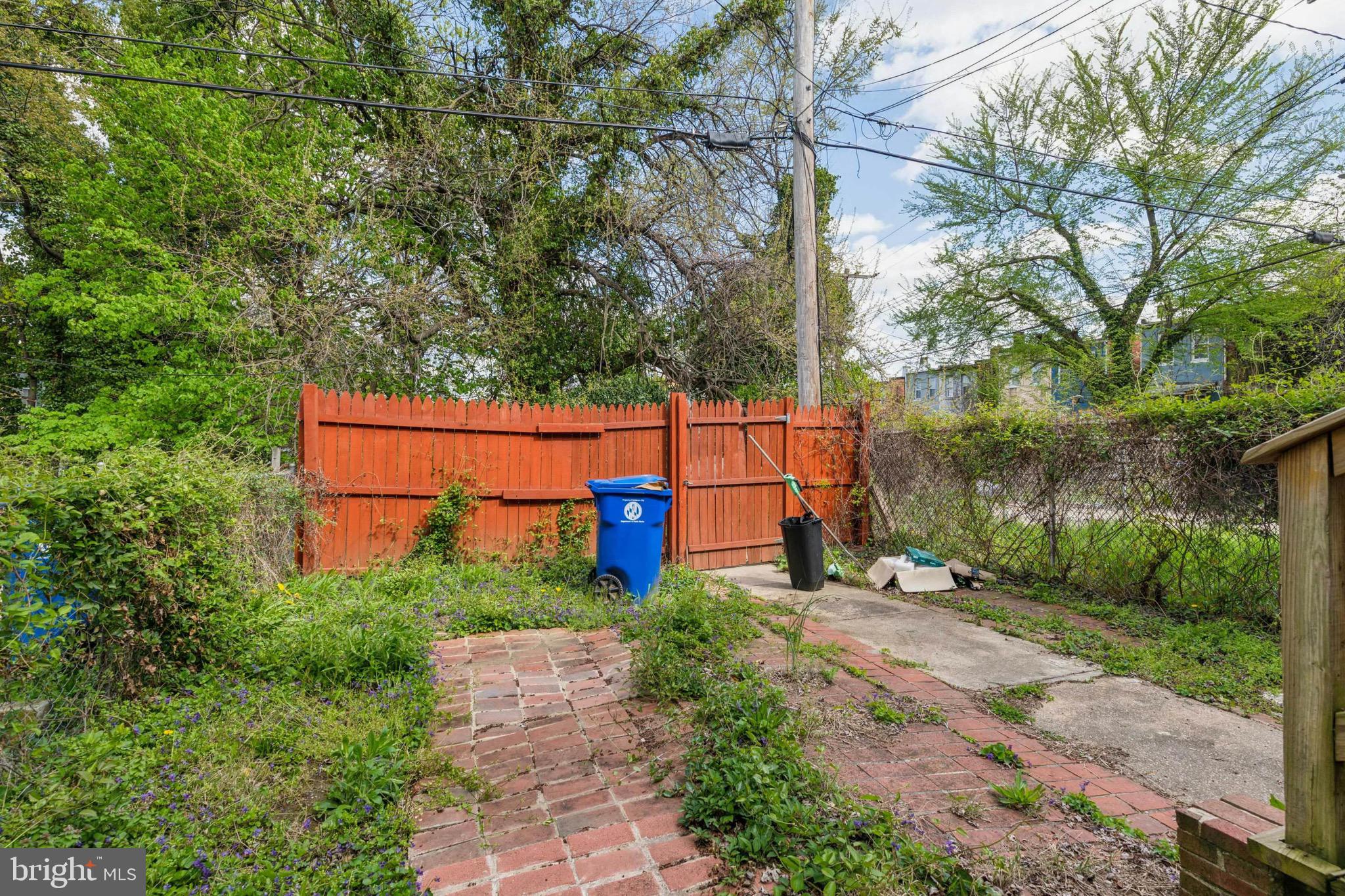 2103 Poplar Grove St