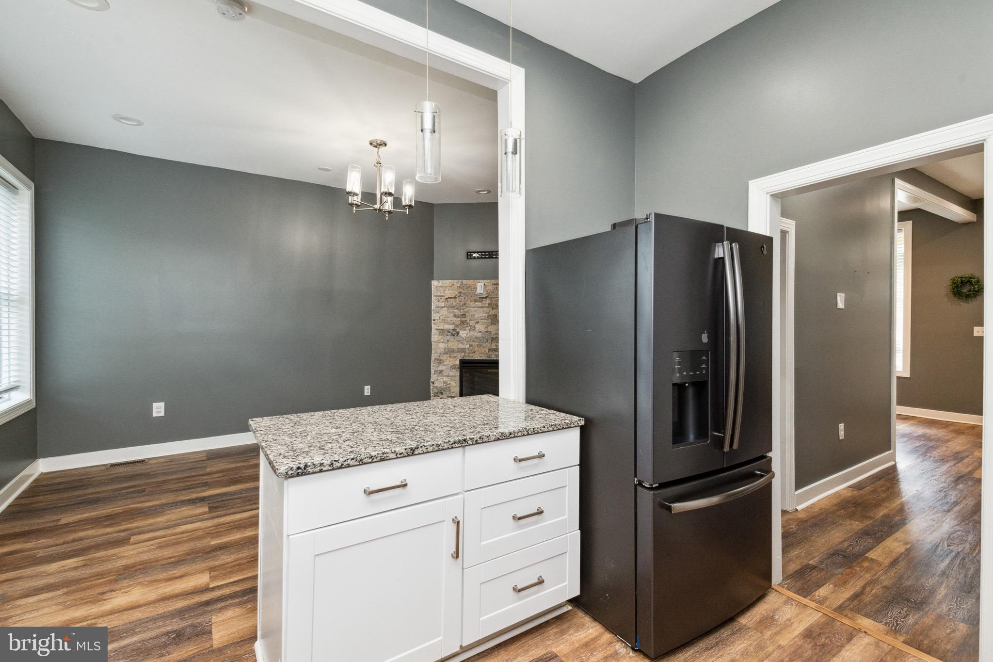 2103 Poplar Grove St