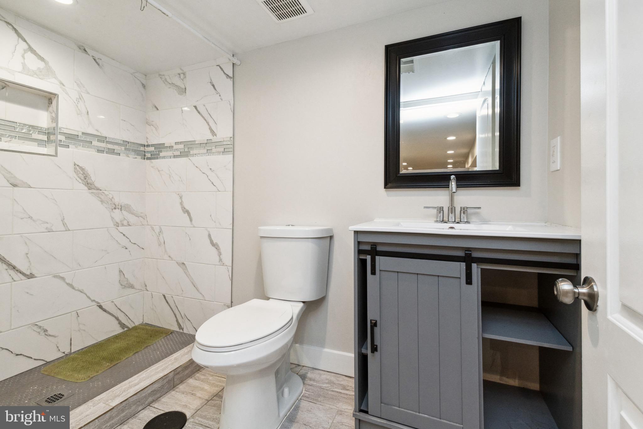 2103 Poplar Grove St