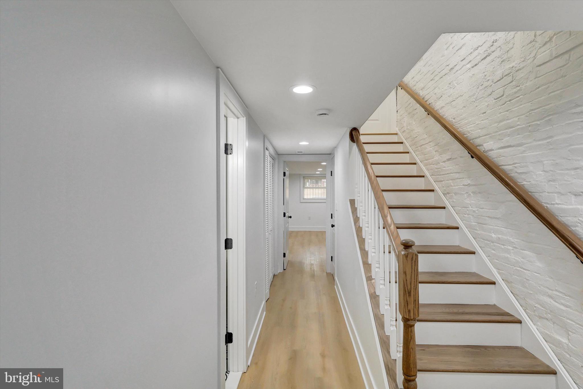 417 N MILTON AVENUE N