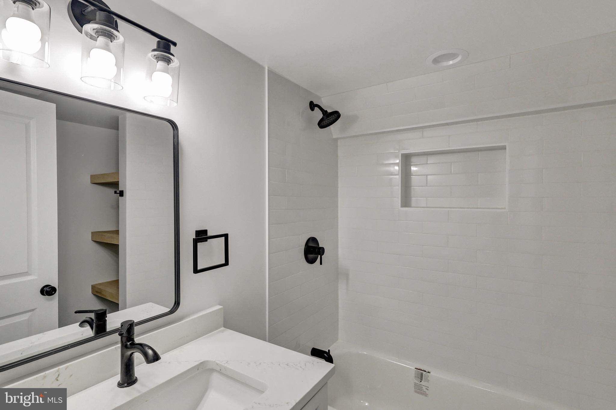 417 N MILTON AVENUE N