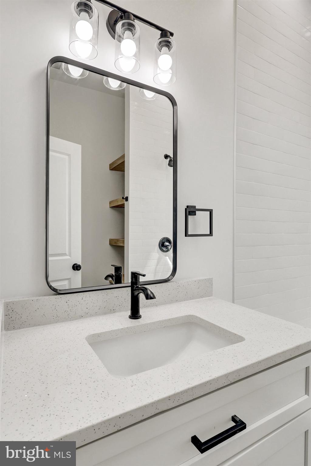 417 N MILTON AVENUE N