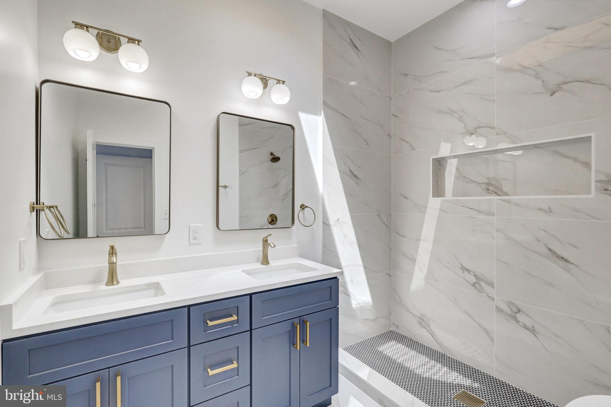 417 N MILTON AVENUE N