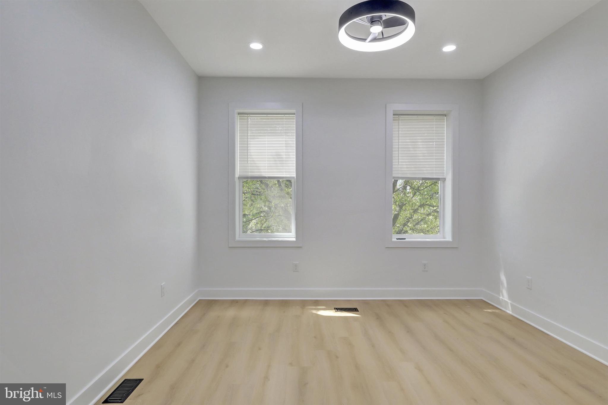 417 N MILTON AVENUE N