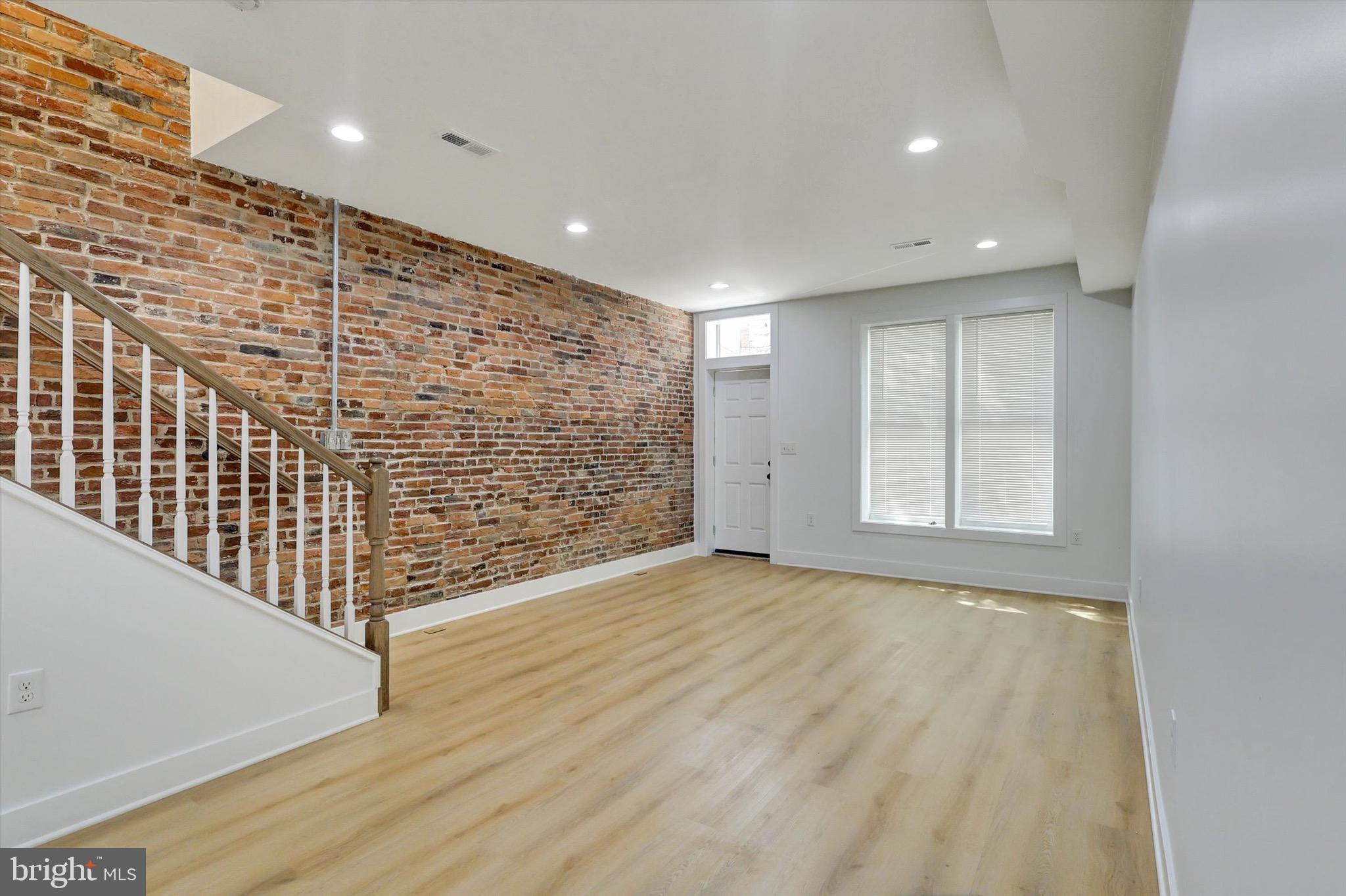 417 N MILTON AVENUE N