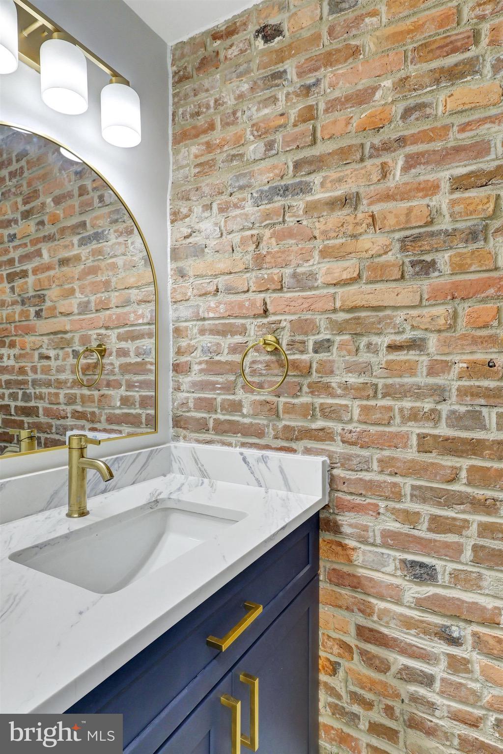 417 N MILTON AVENUE N