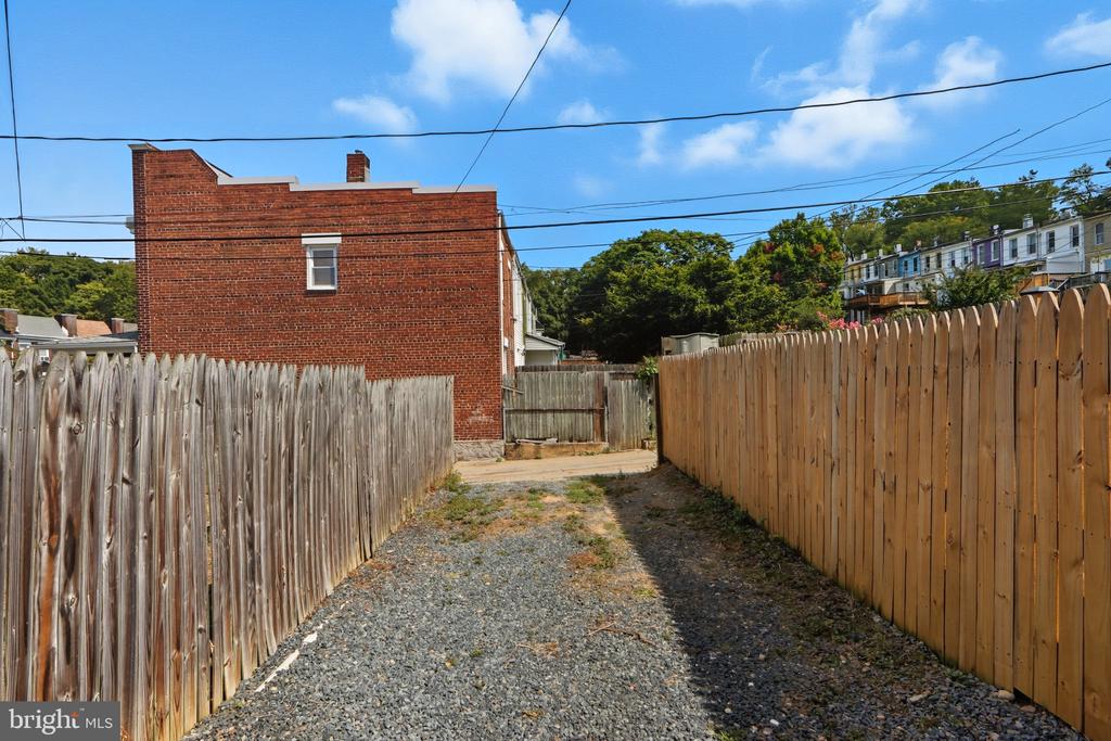 4327 FALLS ROAD