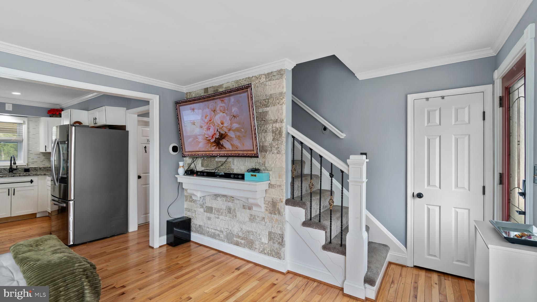 18 N HAWTHORNE ROAD