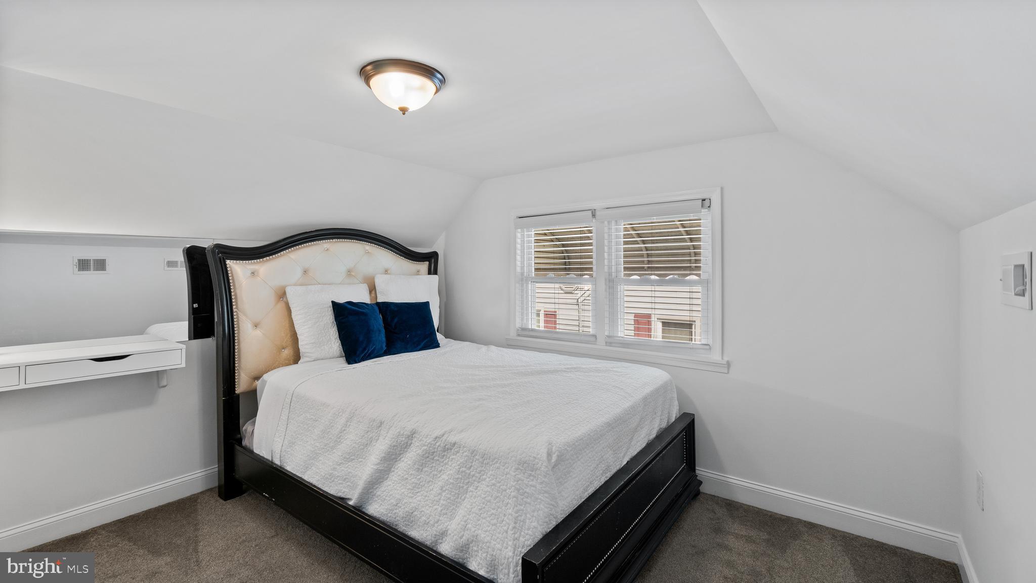 18 N HAWTHORNE ROAD
