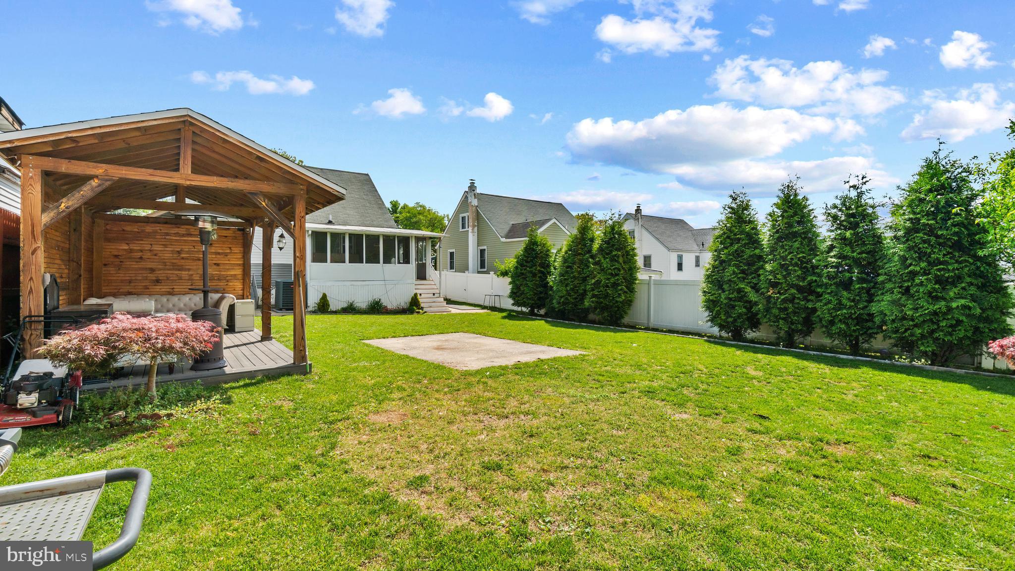 18 N HAWTHORNE ROAD