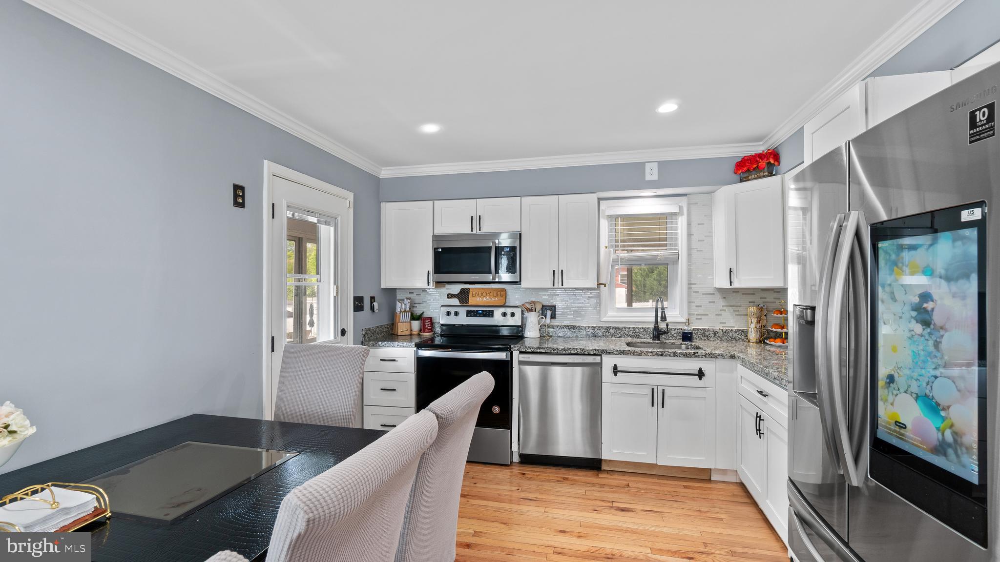 18 N HAWTHORNE ROAD