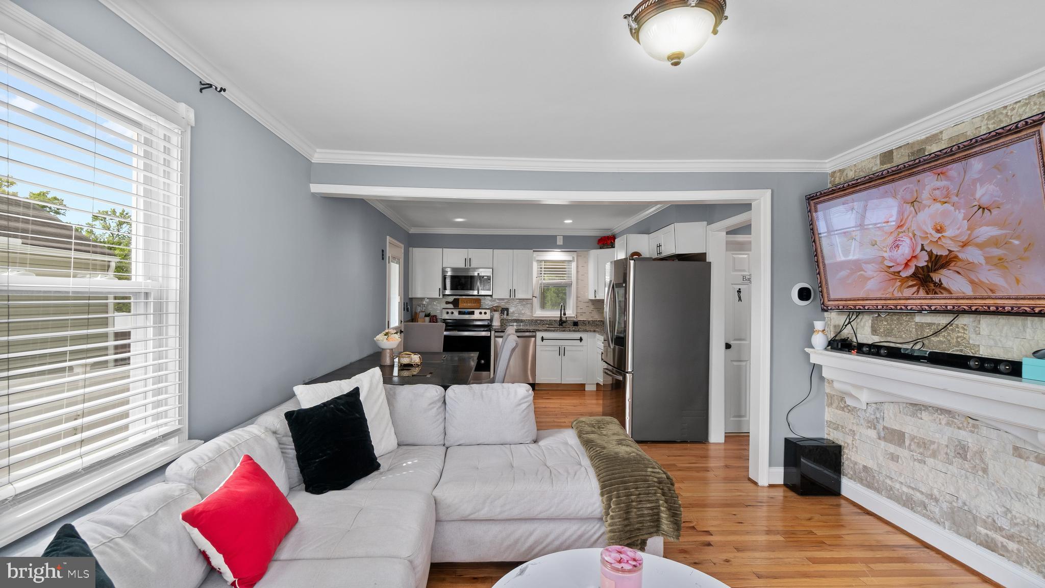 18 N HAWTHORNE ROAD