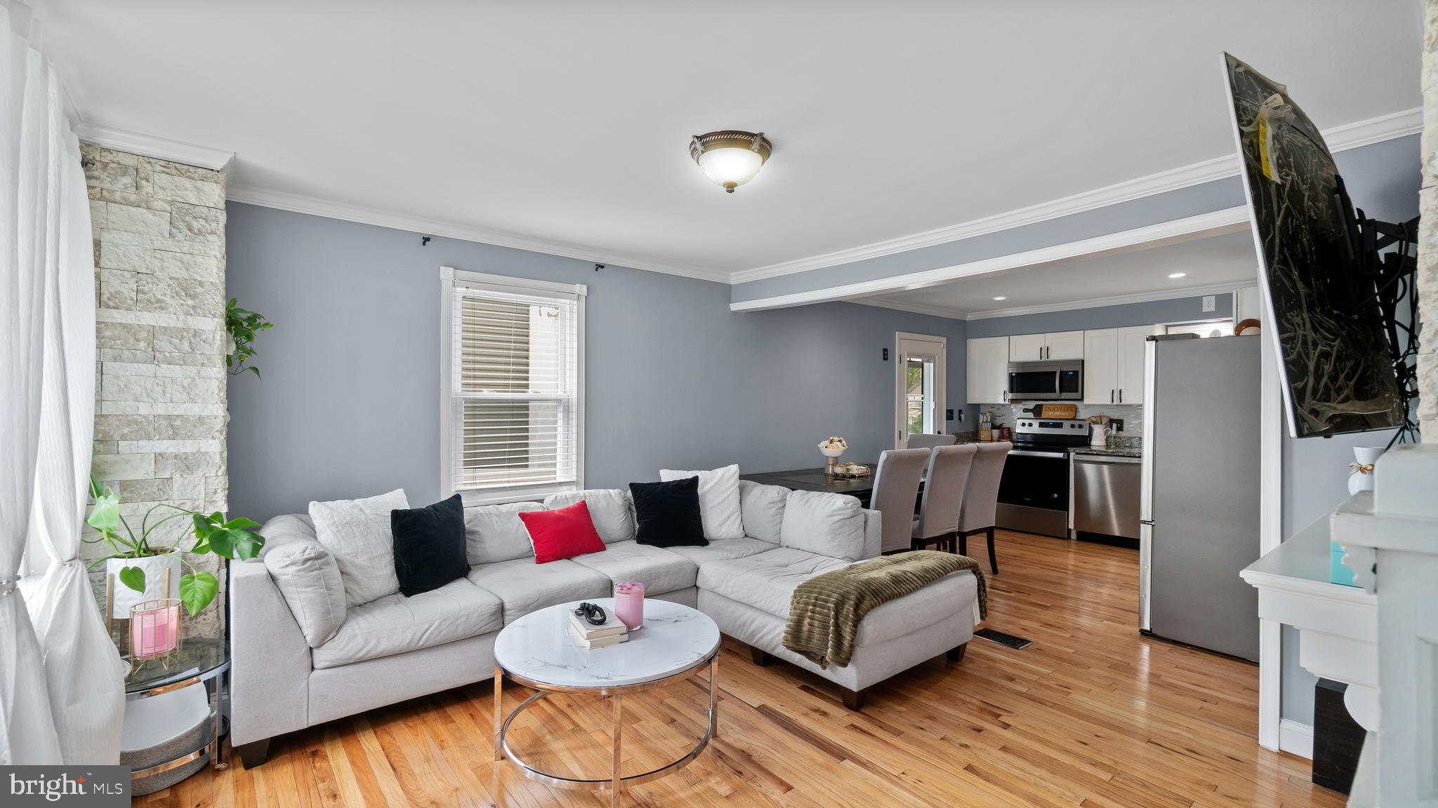 18 N HAWTHORNE ROAD