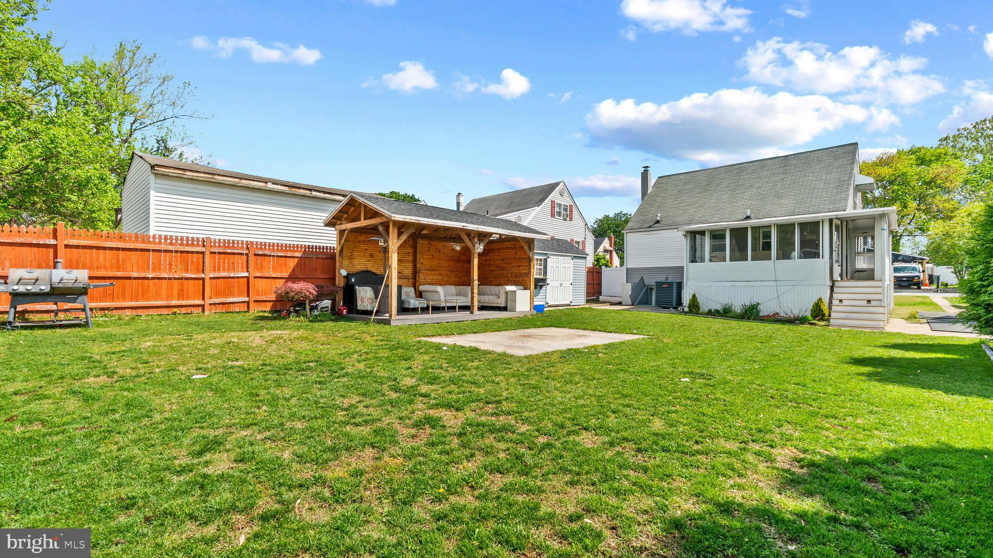 18 N HAWTHORNE ROAD