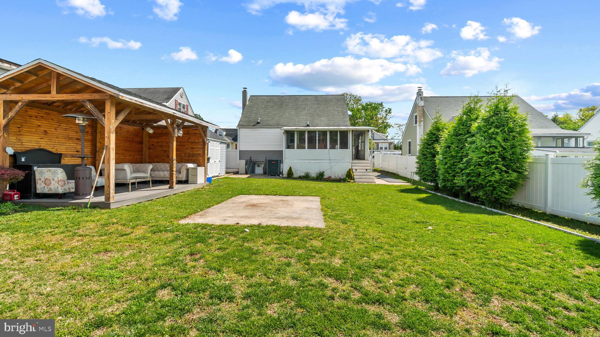 18 N HAWTHORNE ROAD