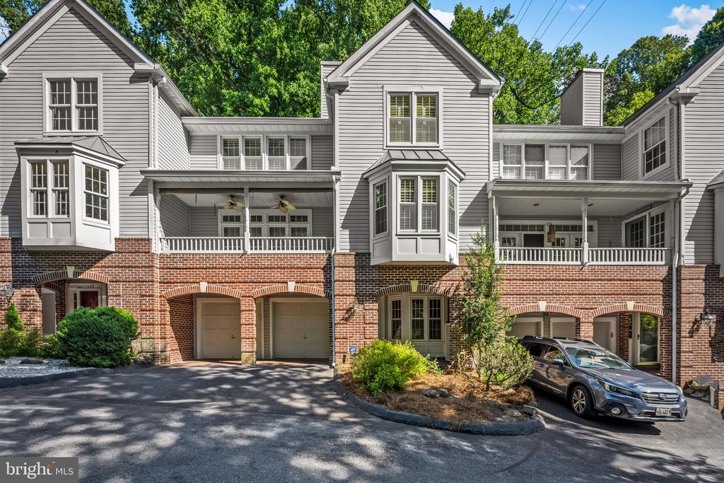 1011 LILLIES LANE