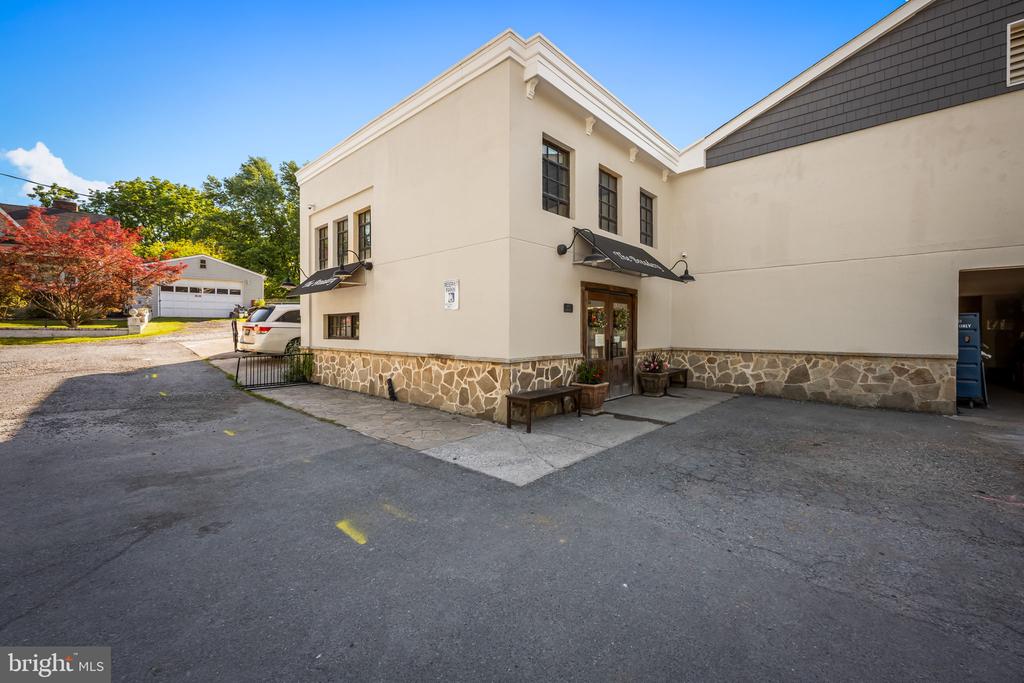 1011 LILLIES LANE