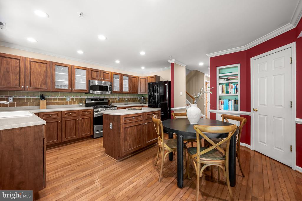 1011 LILLIES LANE
