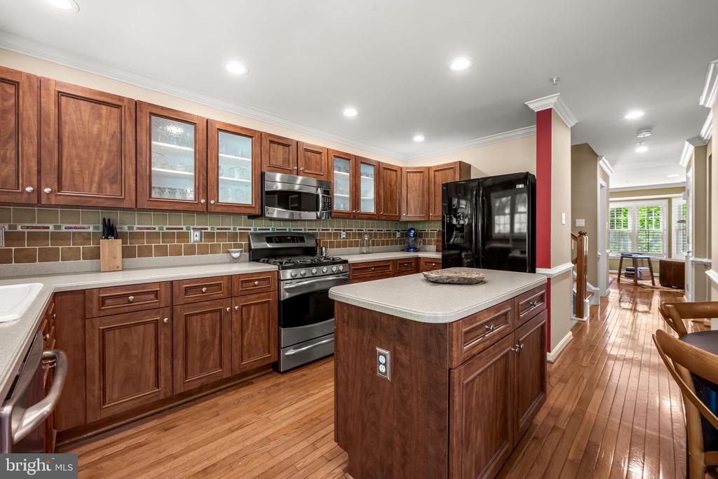 1011 LILLIES LANE