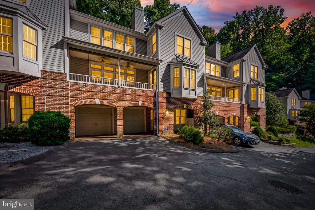 1011 LILLIES LANE