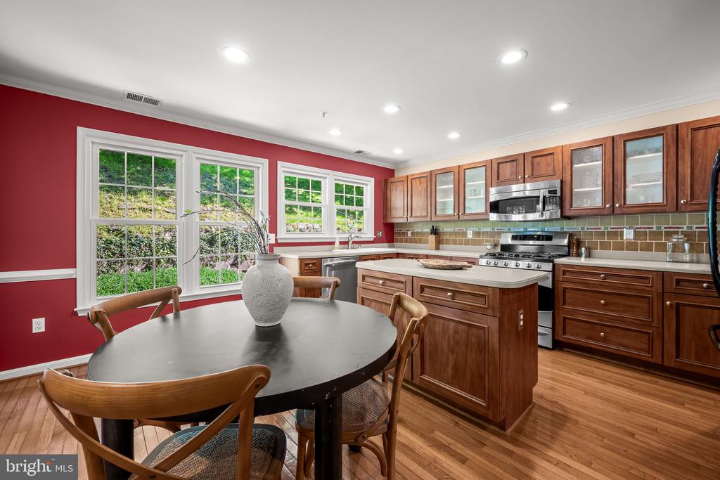 1011 LILLIES LANE