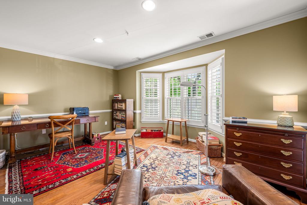 1011 LILLIES LANE