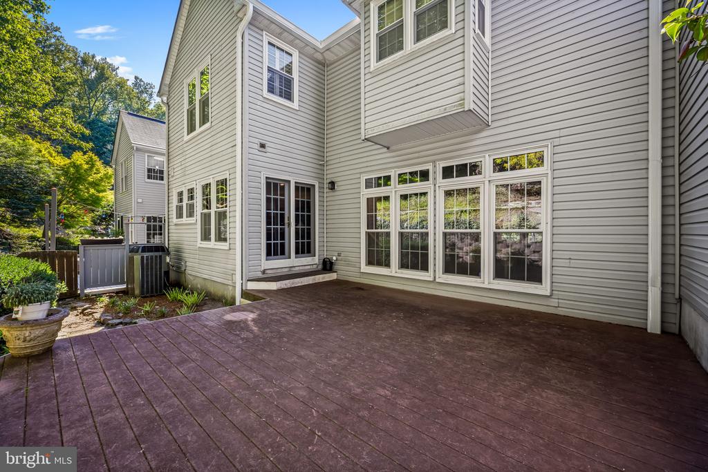 1011 LILLIES LANE