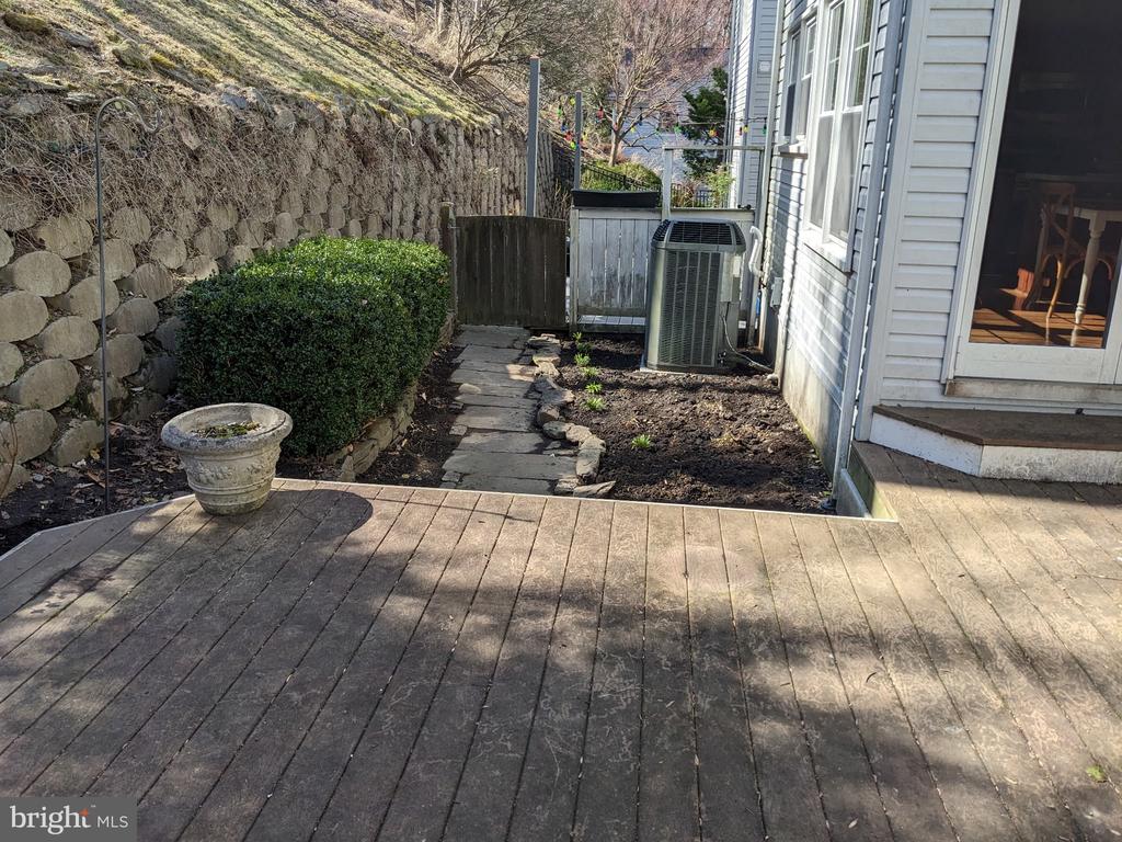 1011 LILLIES LANE