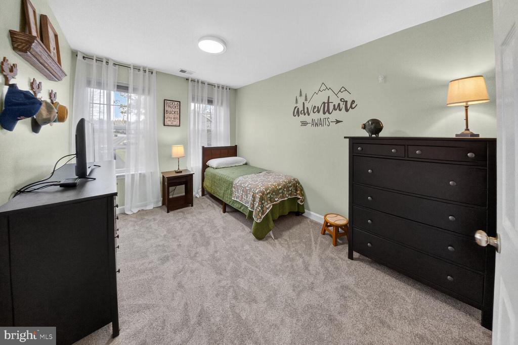 1820 BIRDS NEST LANE