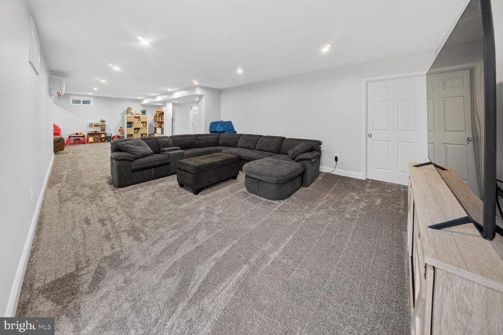 1820 BIRDS NEST LANE