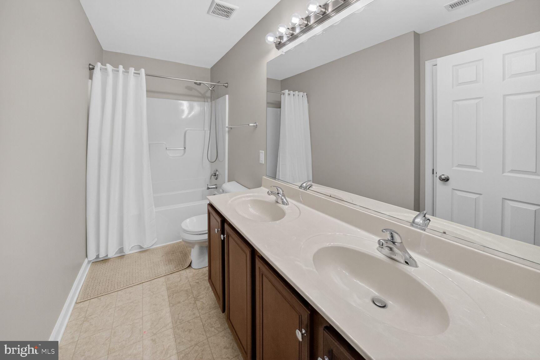 1820 BIRDS NEST LANE