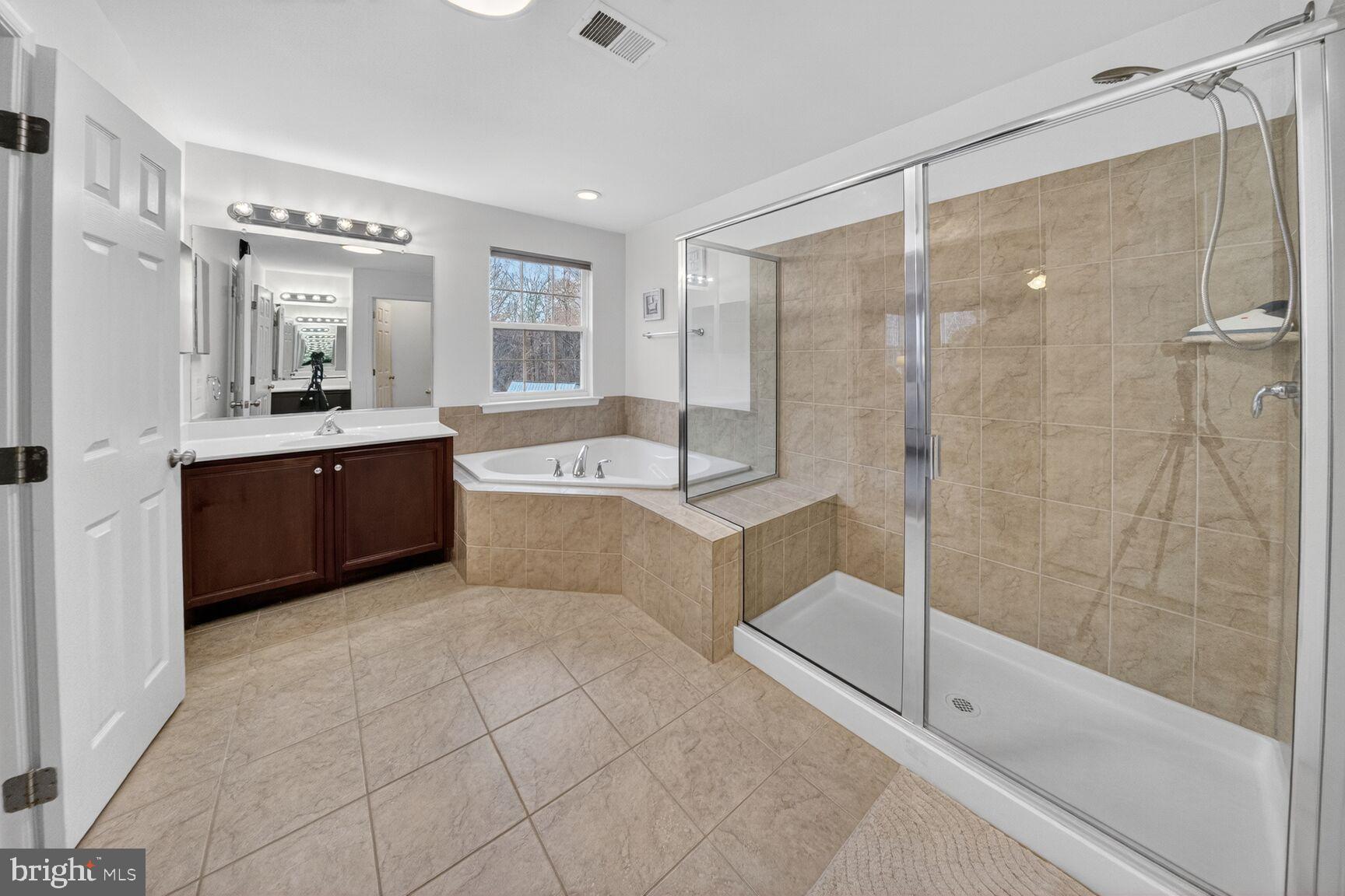 1820 BIRDS NEST LANE