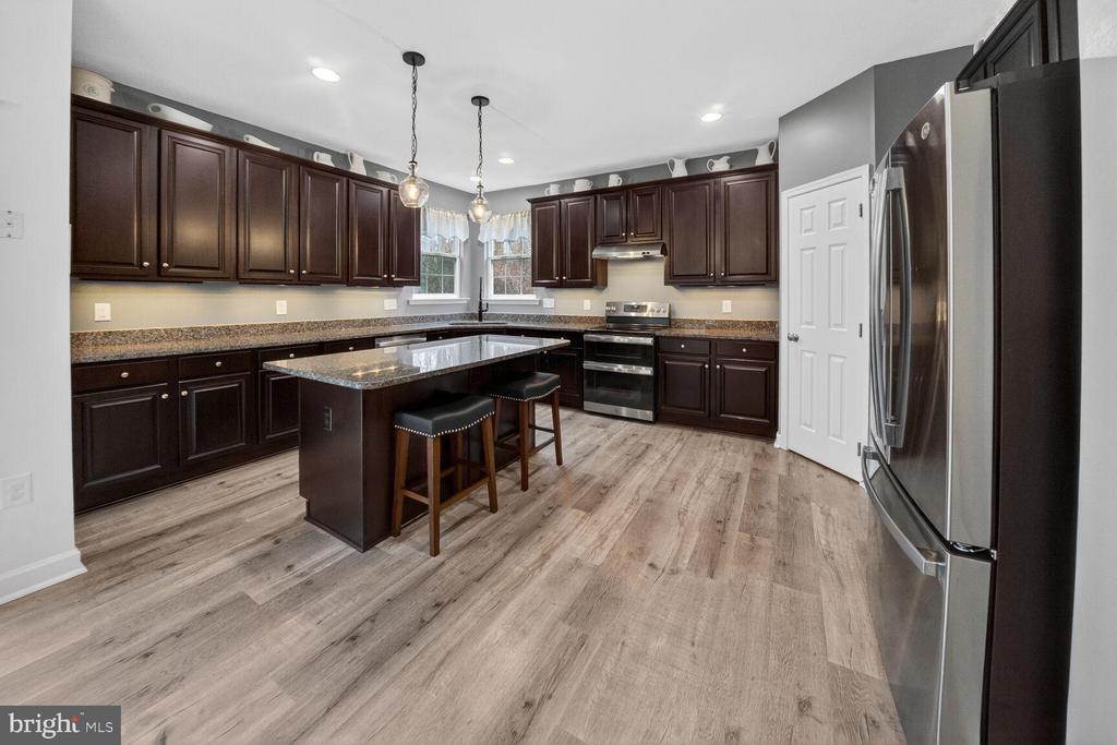 1820 BIRDS NEST LANE