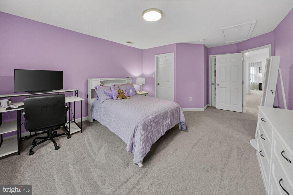 1820 BIRDS NEST LANE