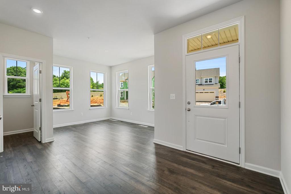 10017 Selkie Ln