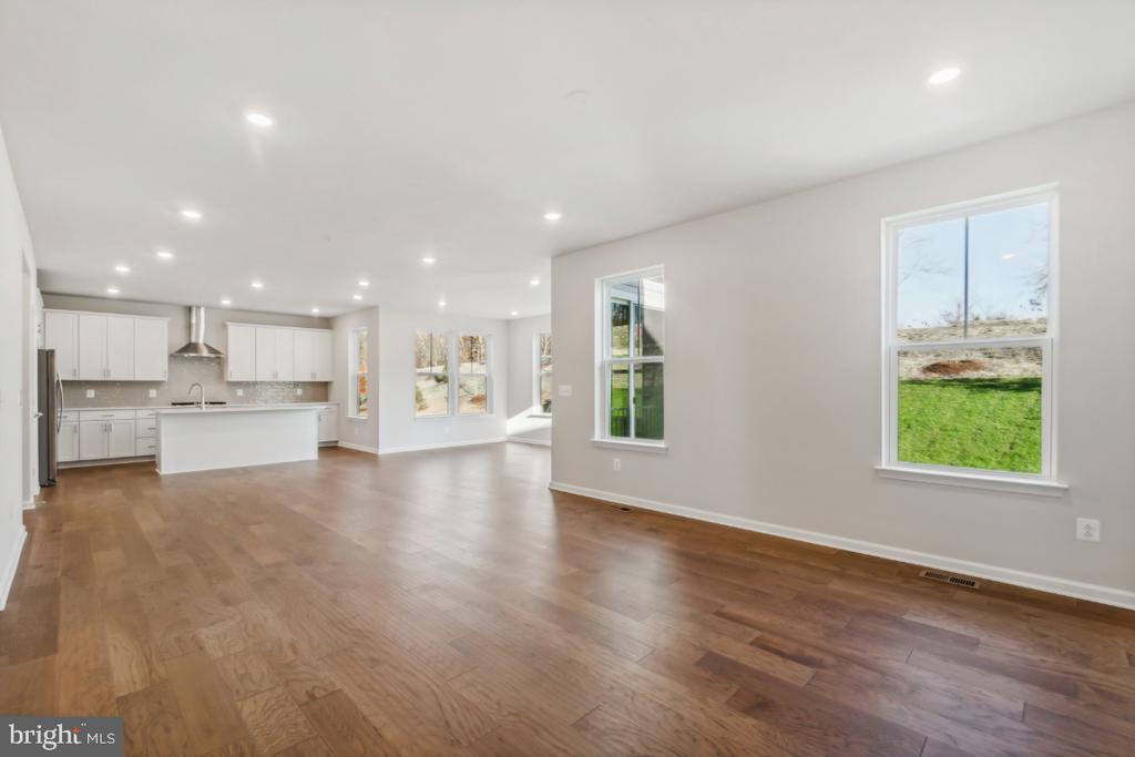 10006 Selkie Ln