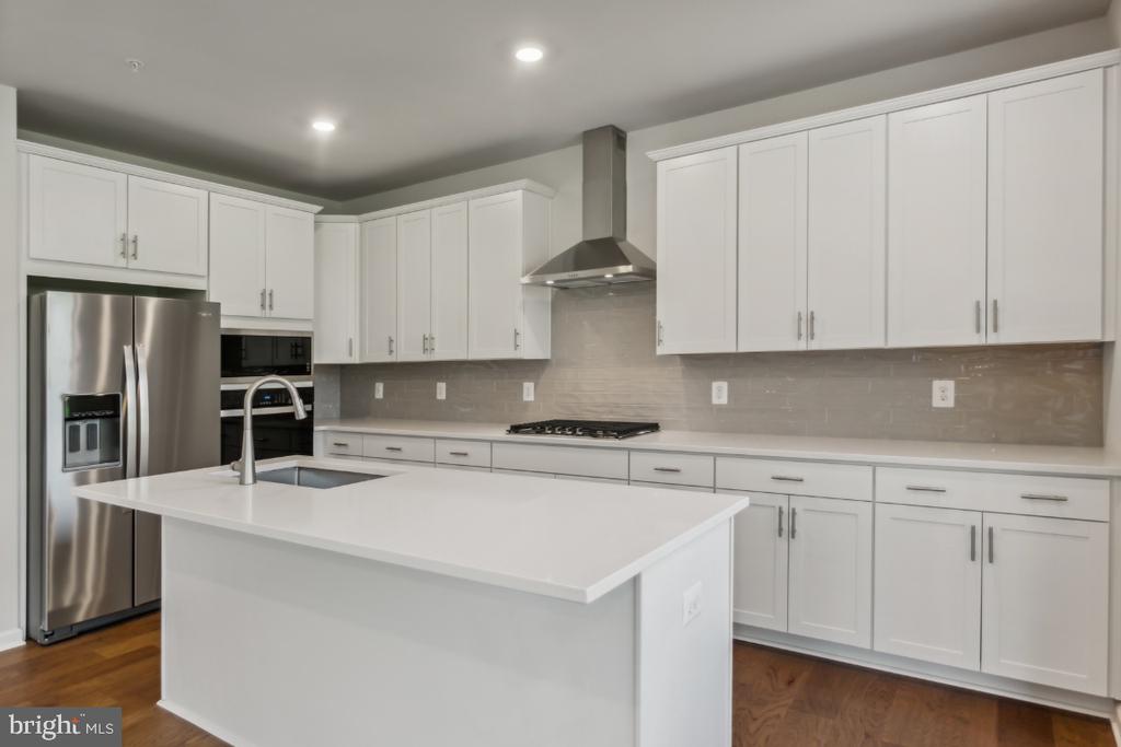 10006 Selkie Ln