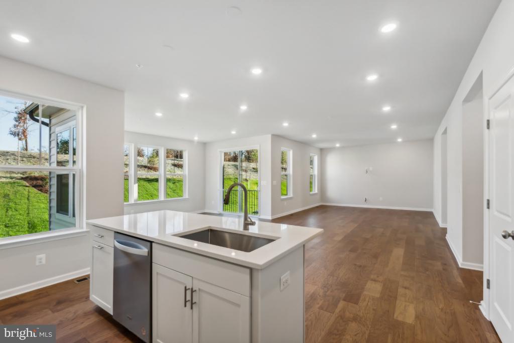 10006 Selkie Ln