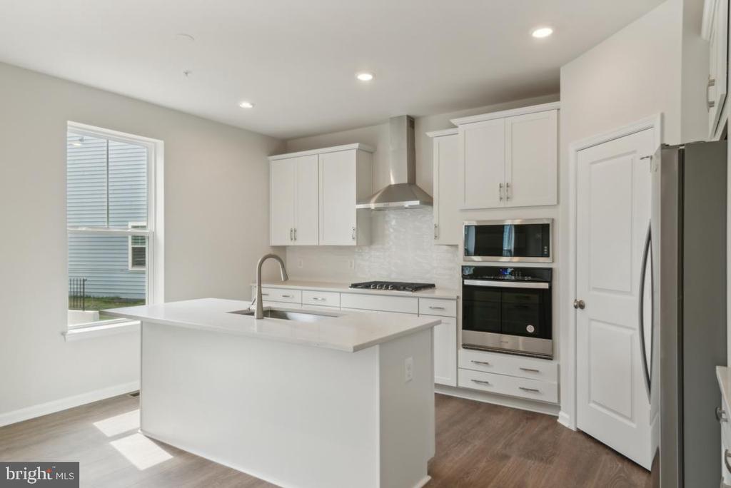 10005 Selkie Ln