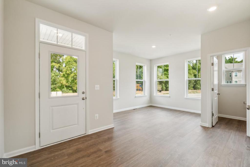 10005 Selkie Ln