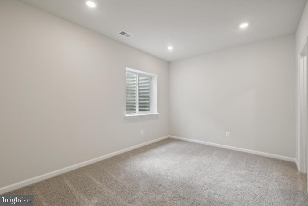 10005 Selkie Ln